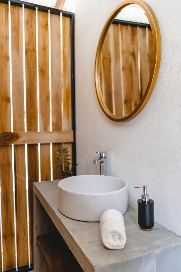 Cuatro Vientos Lodge & Apartments - Mal Pais, Costa Rica Playa Santa Teresa  ภายนอก รูปภาพ
