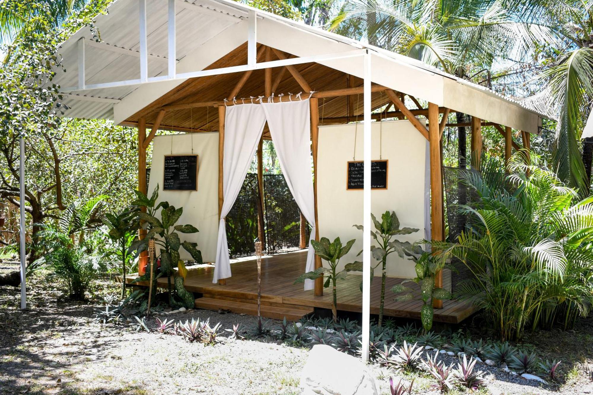 Cuatro Vientos Lodge & Apartments - Mal Pais, Costa Rica Playa Santa Teresa  ภายนอก รูปภาพ