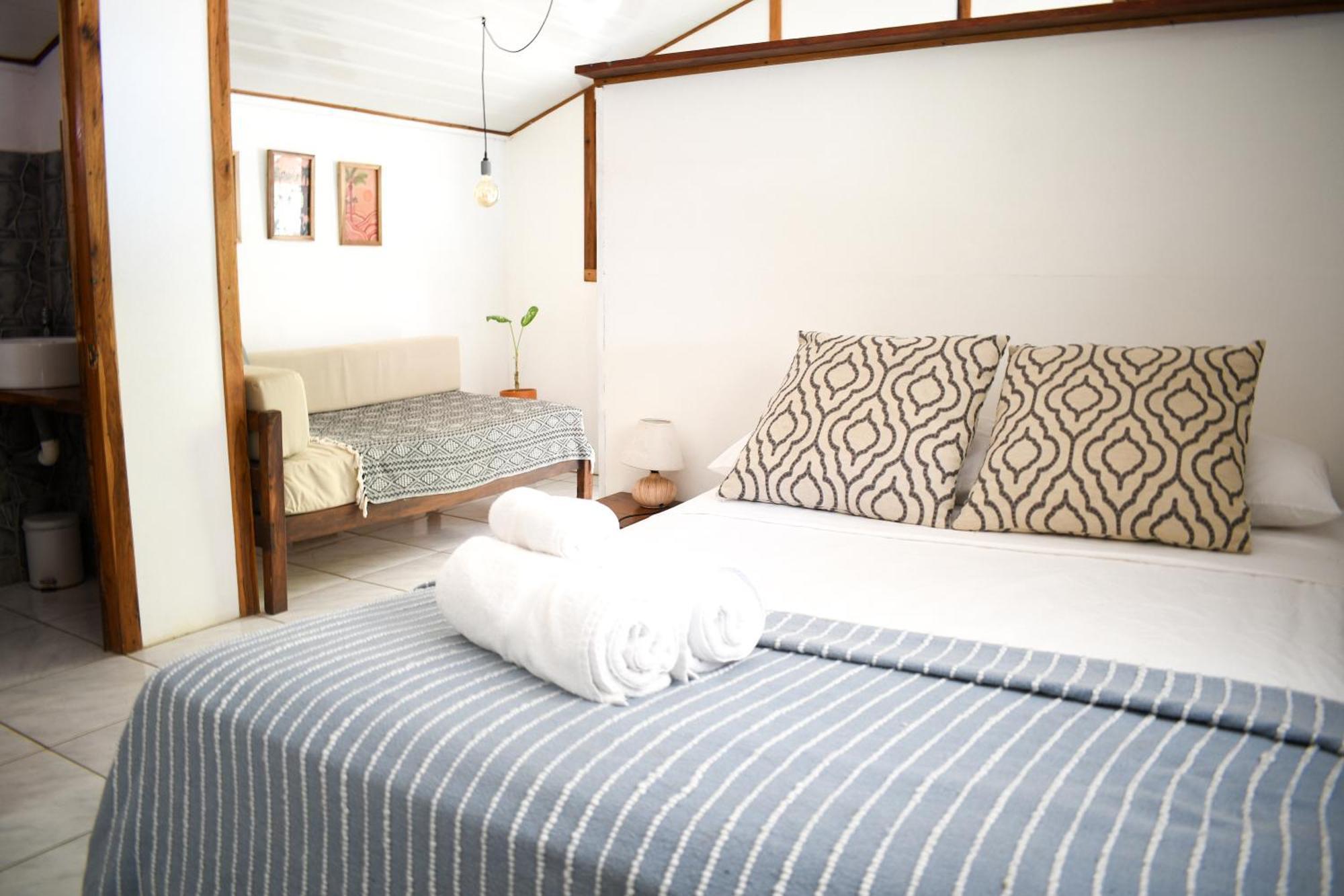 Cuatro Vientos Lodge & Apartments - Mal Pais, Costa Rica Playa Santa Teresa  ภายนอก รูปภาพ