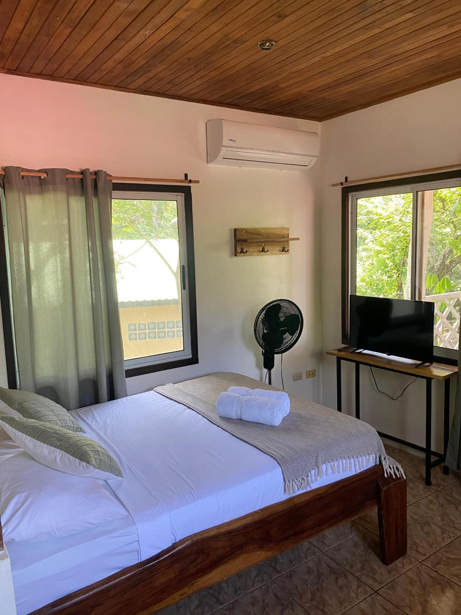 Cuatro Vientos Lodge & Apartments - Mal Pais, Costa Rica Playa Santa Teresa  ภายนอก รูปภาพ