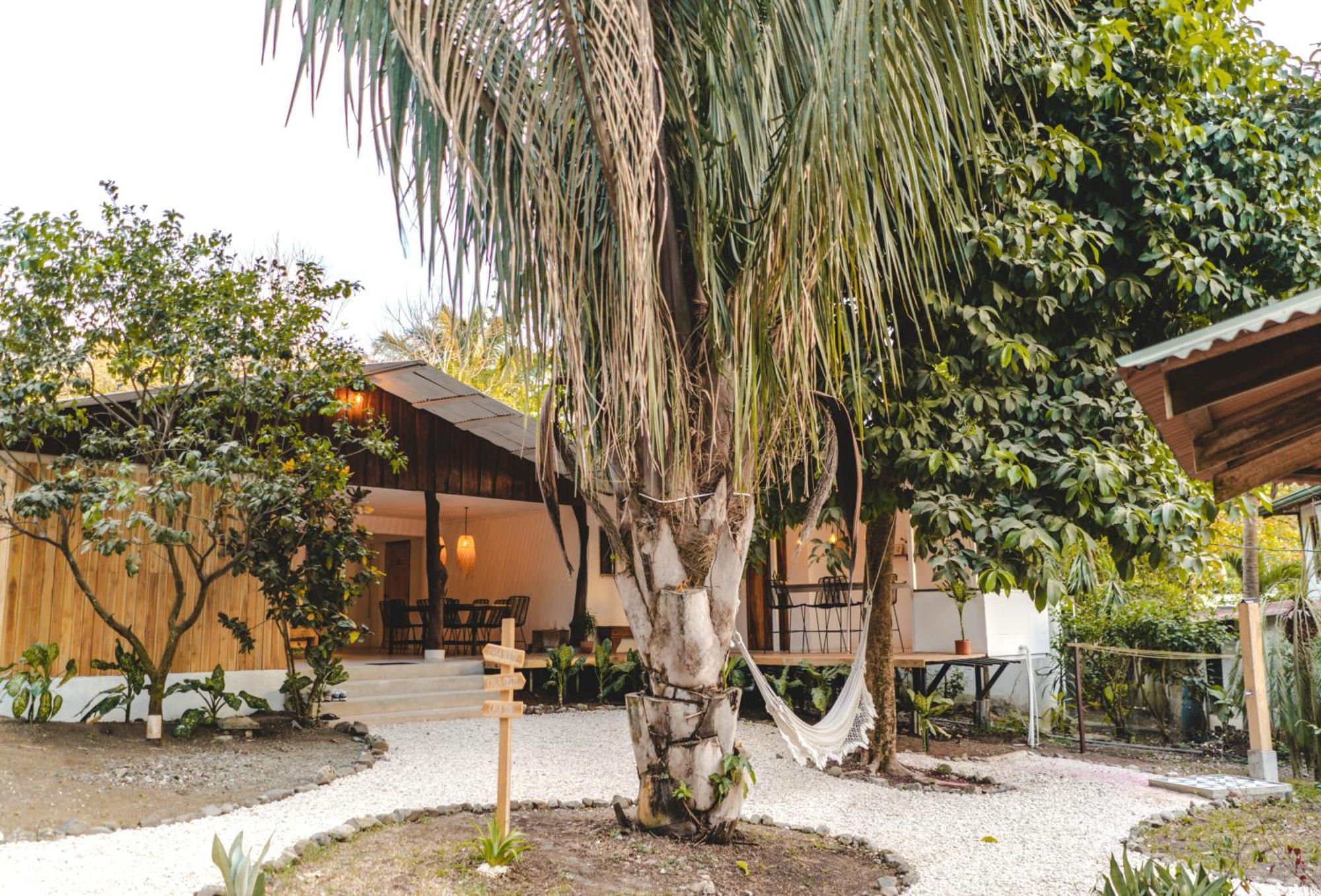 Cuatro Vientos Lodge & Apartments - Mal Pais, Costa Rica Playa Santa Teresa  ภายนอก รูปภาพ