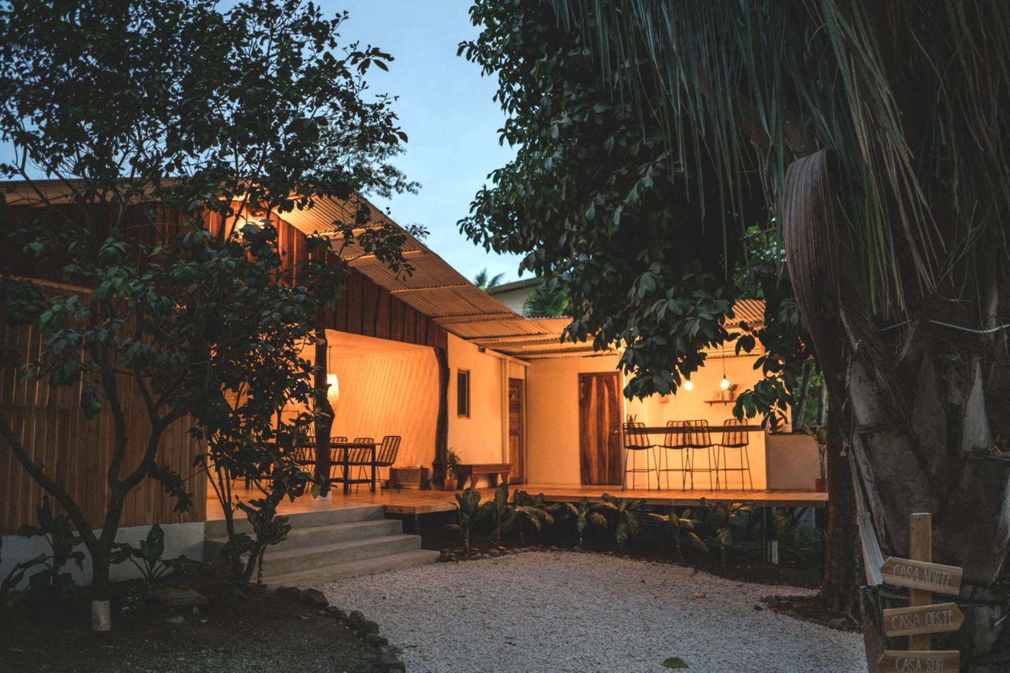 Cuatro Vientos Lodge & Apartments - Mal Pais, Costa Rica Playa Santa Teresa  ภายนอก รูปภาพ