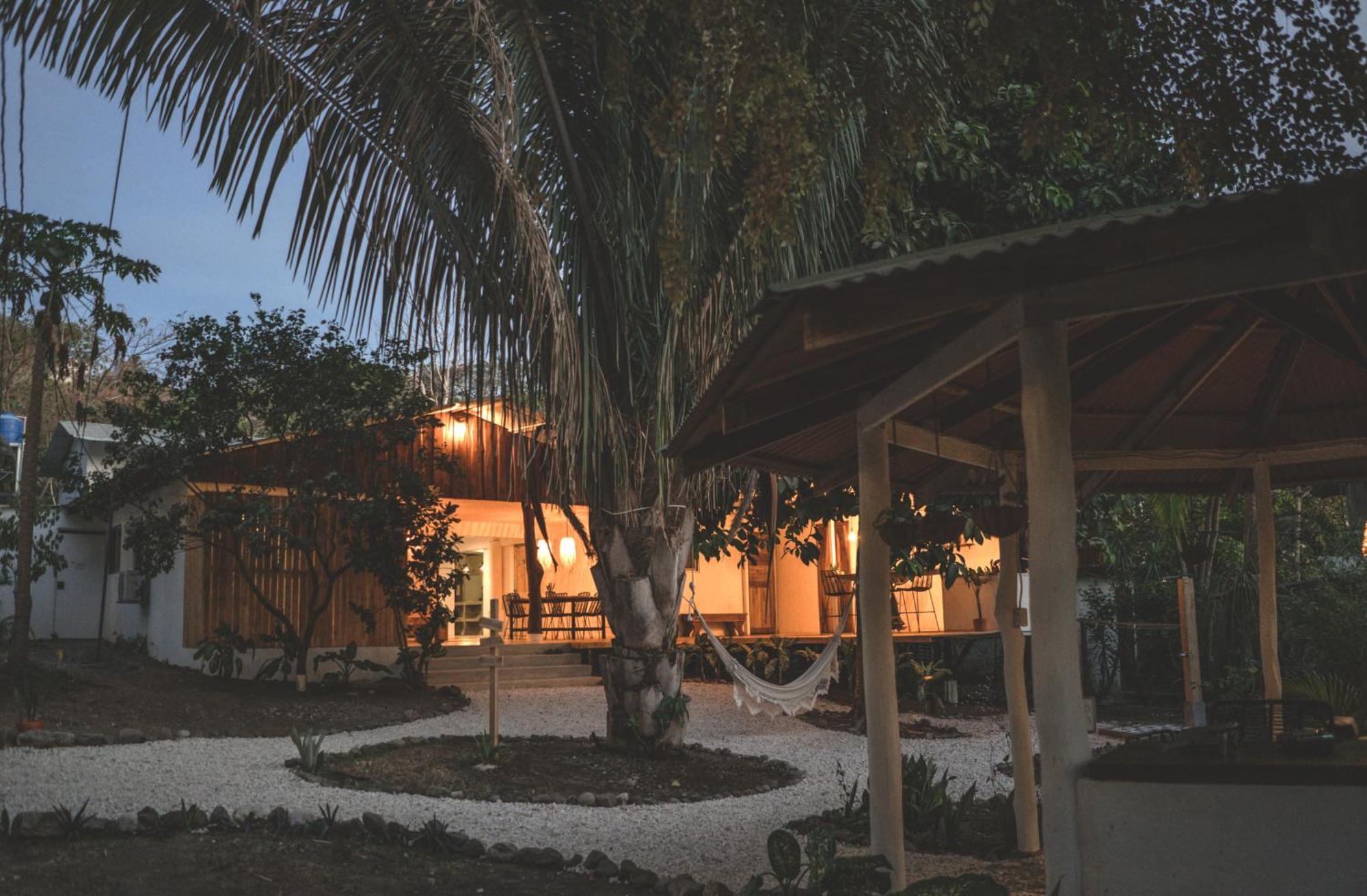 Cuatro Vientos Lodge & Apartments - Mal Pais, Costa Rica Playa Santa Teresa  ภายนอก รูปภาพ